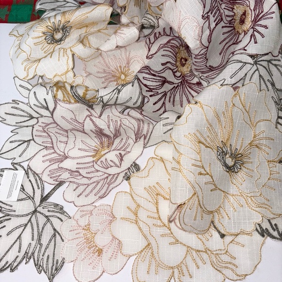 The little cottage table runner embroidered cutwork - Picture 6 of 8